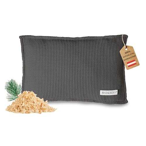 SAUNASOFA Zirbenkissen für Sauna Duftkissen aus 100% Bio-Baumwolle skandinavisches Design Handgefertigt in Europa Nackenstütze & Sauna Zubehör aus natürlicher Zirbe 26x40 cm