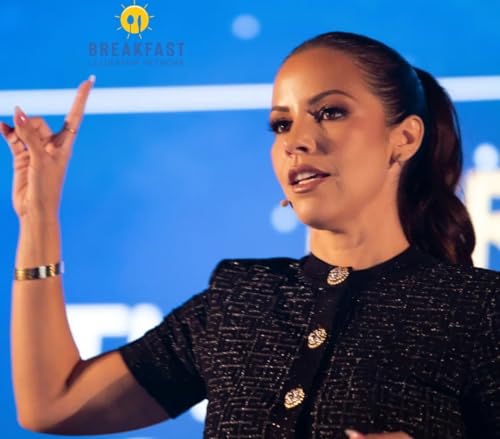 From Brazil to $100M: Vivian Weyll's Journey of Sales, Influence, and Resilience Podcast Por arte de portada