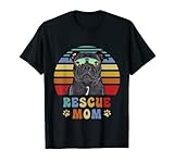 Le Staffordshire Bull Terrier adopte une mère adoptive pour son chien de sauvetage T-Shirt