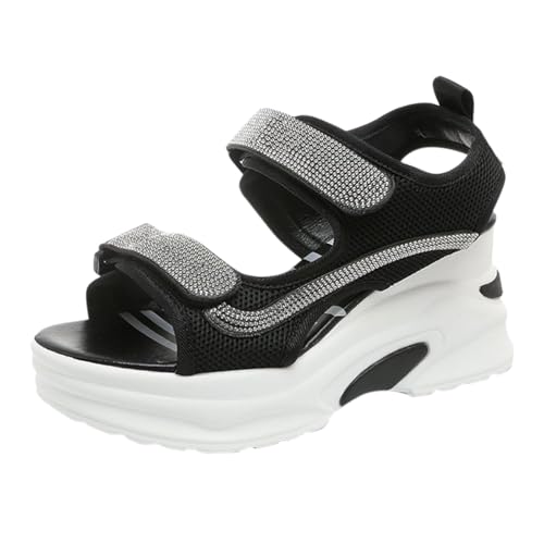 Sandalias deportivas de plataforma ideales para paseos de verano al aire libre