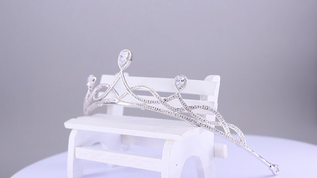 Amazon.com: YYSuniee Teardrop Cubic Zirconia Queen Crowns Simple
