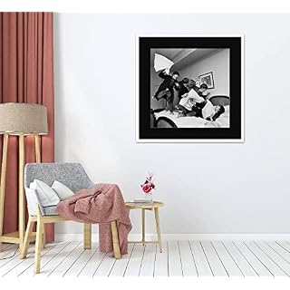Impression des Beatles – The Pillow Fight print – The Beatles, Pillow Fight print – Famed & Mounted Prints | 30x30cm… - Les Beatles, Paul McCartney, John Lennon, RIngo Starr, George Harrison Impression des Beatles - The Pillow Fight print - The Beatles, Pillow Fight print - Famed & Mounted Prints | 30x30cm… – Image 4