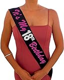 CALIDAD: ¿Qué sucede cuando combinas una hermosa banda negro, impresión láser y brillo rosa? Obtienes nuestra banda de cumpleaños de primera calidad. Es divertida, juguetona, duradera y, lo mejor de todo, reciclable.
