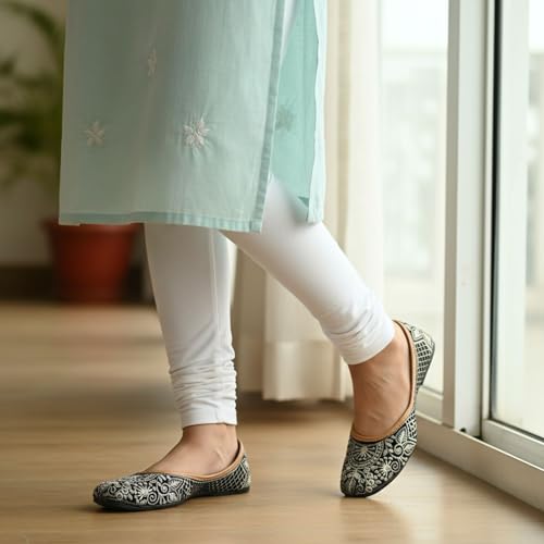 Image of DFR Women Embroidered Mojari Juttis
