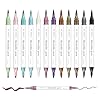 GCQUILL marqueurs métalliques 12 couleurs avec pointe fine et pinceau – Pour scrapbooking, album, dessin -sur roche, bois, pierre, tissu et poterie GC-M12