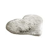 【LOVELY DESIGN】 - Dieser süße herzförmige Teppich hat ein super süßes Design. Mit diesem schönen Teppich aus Schaffellimitat können Sie bequem neben dem Bett oder an der Hausbar Fuß fassen.