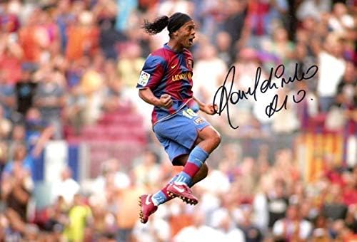 Amazon Co Jp ロナウジーニョ Fcバルセロナ 直筆サインフォト 写真 サッカー Ronaldinho 家電 カメラ