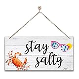 Stay Salty 木製プラーク 吊り下げ式木製サイン 室内装飾 吊り下げビーチサイン カニ看板 ホームデコサイン 海岸装飾 家や農家の海岸装飾 ビーチハウスの壁装飾 海辺のコテージ装飾
