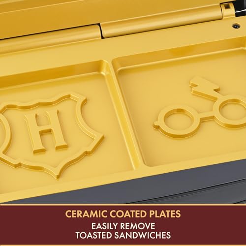 Harry Potter Máquina De Sanduíche Dupla Warner Brothers Da Select Brands - Placas Cozimento Revestidas Cerâmica Com Brasão Hogwarts E Copos Em Sanduíches Tostados, Preto Dourado, Wbh-100Sm - Imagem 4