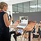 ETHU Stehpult Höhenberstellbarer 71-107cm Schrebtisch, Laptoptisch mit Wendbarer Tischplatte,Mobiler Beistelltisch mit Verdeckten Rollen,77x40cm Überbett-Tisch für Büro Wohnzimmer(Braun)