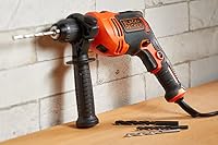 BLACK+DECKER 710W 1-Gang Schlagbohrmaschine (13mm Schnellspannbohrfutter, konstanter Rechts-/Linkslauf, Griffgummierung, Zweihandgriff, inkl. 2x HSS Bohrer, 2x Steinbohrer, im Koffer) ‎BEH710K-QS – Ansicht 2