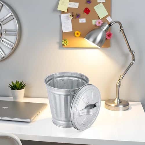 Silberner Mini-Mülleimer mit Deckel, Mini-Mülleimer mit Deckel, Mini-Tisch-Mülleimer, Mini-Metall-Mülleimer, Blumentopf, Stifthalter, Puppenhaus-Zubehör