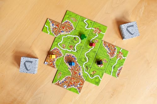 Asmodee - Carcassonne - Jeu de Société Moderne pour Enfants dès 7 Ans - 2 à 5 Joueurs - A Jouer en Famille - 35 Min - Niveau Facile - Construis Le Plateau de Jeu à Mesure - en Français