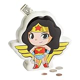 Mostrando los trajes icónicos de los superhéroes de DC