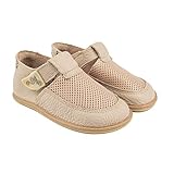 DESIGN: Der BEBE Barfußschuh für Kinder passt sich perfekt der natürlichen Form des Fußes an und gibt dem Kind das Gefühl, barfuß zu laufen. So sind diese Schuhe besonders leicht (zirka 72 g) und haben eine extrem flexible, dünne aber durchstichsichere Sohle (3,5 mm) mit Nullabsatz, das heißt Ferse und Zehen sind auf gleicher Höhe, und der geräumige Vorderschuh bietet genügend Zehenfreiheit.