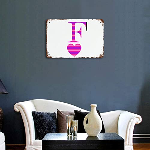 Lettres F en forme de cœur pour masquer un mur vide