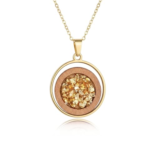 Style bohème chic et naturel avec le collier femme en bois et résine dorée