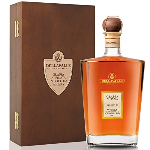 Distilleria Dellavalle Grappa affinanta in botti da Whisky in Holzkiste 0.70 Liter Cover