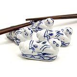 ✅【DESCRIPTION】 Nos porte-baguettes de style asiatique sont fabriqués en Chine avec des méthodes artisanales. Ils permettent de surélever et de garder propre vos baguettes, cuillères, fourchettes, couteaux et autres articles pour décorer et embellir votre table. La forme incurvée permet aux baguettes de bien se tenir et de ne pas glisser facilement sur la table