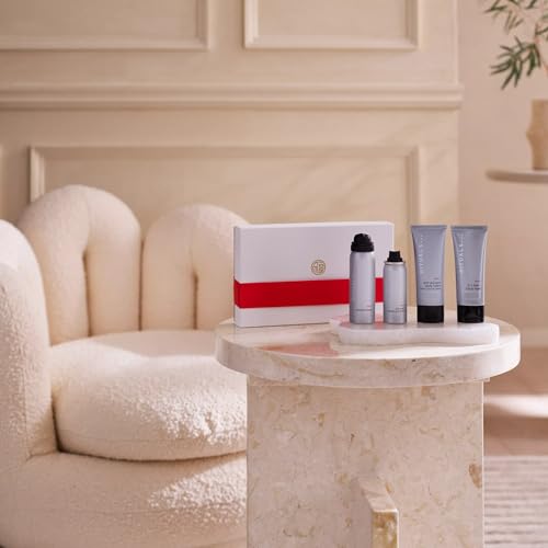 Detaillierte Ansicht der vier RITUALS Homme Produkte: Duschschaum, Shampoo, Anti-Transpirant, Bodylotion.