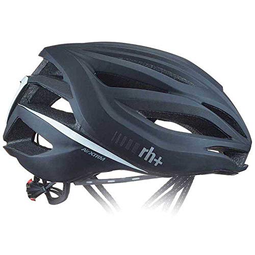 Evoluzione del Power FIT 2 con design ridotto e maggior sostegno della nuca per una stabilità e confort ancora maggiore. Il divider laterale assicura una rapida regolazione del sistema di fissaggio del casco semplicemente spostandolo verso l’alto o il basso e chiudendo la fibbia. Il nuovo cintolino è realizzato con una struttura a rete per migliorare la traspirabilità a contatto con la pelle. Adesivi rifrangenti applicati nelle parti posteriori del casco per la massima visibilità e sicurezza anche in condizioni di luminosità ridotte. Sacchetto porta casco in pregiata microfibra personalizzata rh+. Imbottitura anallergica in tessuto rh+ Fire Dry, removibile e lavabile, realizzata in un unico pezzo a cellule aperte 3D che assicura massimo comfort e rapida dispersione del sudore. Tecnica evoluta di co-stampaggio che permette di conferire al casco leggerezza e resistenza superiori. L’esclusivo processo consente di stampare unitamente la calotta esterna in policarbonato termoformato e la calotta interna in EPS. Anello in policarbonato co-stampato che garantisce migliore resistenza meccanica in caso di impatto. Rende il casco meno soggetto ad abrasione da utilizzo.