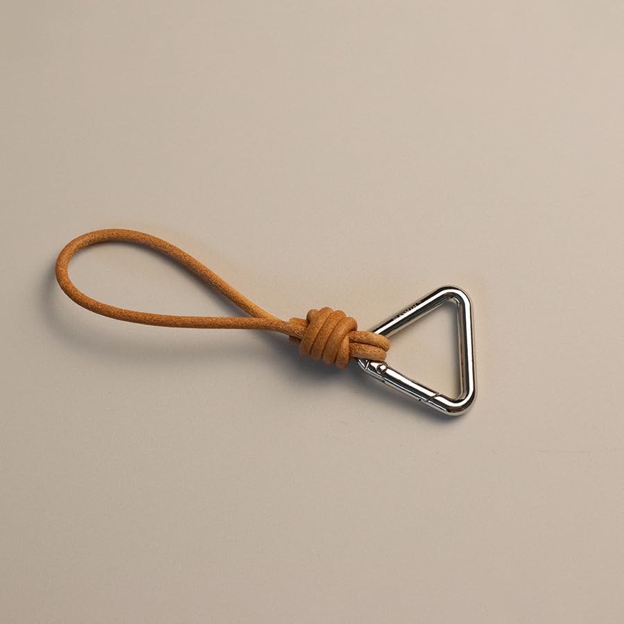 BLKSMTH Llavero de cuero con mosquetón triangular de metal, trenzado de cuero de napa, soporte con llaveros dorados, llavero de cuero genuino para coche, hogar, llavero, correa, cordón para mujeres y