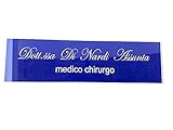 clicca su visualizza opzioni di acquisto, poi su personalizza ora, quindi scrivici la tua personalizzazione POI AGGIUNGI AL CARRELLO e completa l'acquisto, scrivici colori che desideri e quali nomi scrivere, nota bene se non mi scrivete il colore verra' realizzata nero su argento, la targa 3 righi puo avere solo iniziale puntata del nome: esempio a. bianchi, p. rossi, c. verdi