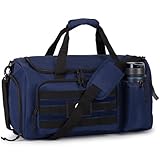 Taille parfaite pour le voyage Le sac de sport tactique mesure 53,3 × 26,4 × 28,4 cm, ce qui le rend facile à transporter tout en offrant suffisamment d’espace pour tous vos essentiels de voyage. Sa taille s’adapte parfaitement au coffre de votre voiture. L’écusson Velcro avec le drapeau américain ajoute une touche tendance et stylée au sac.