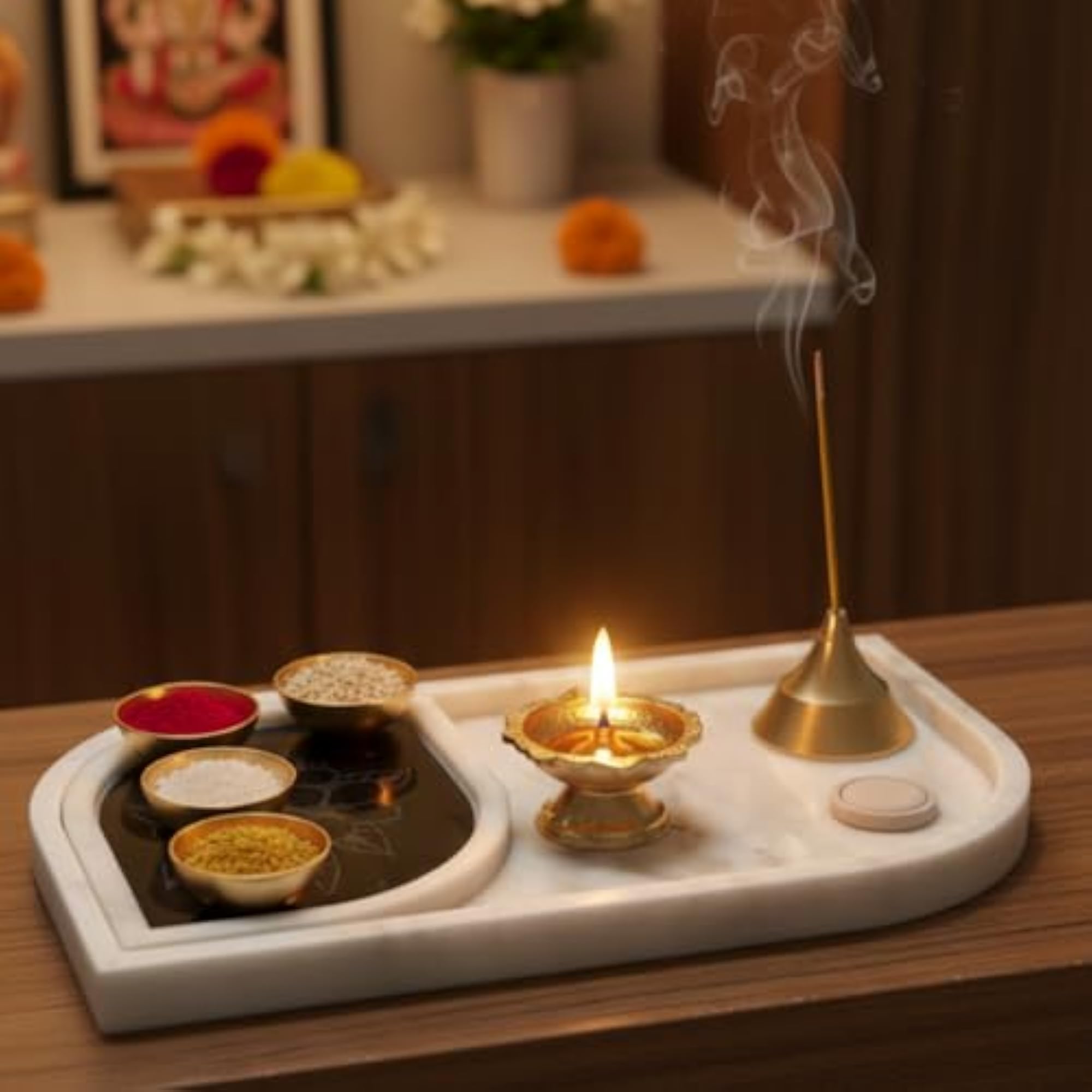 Banswara White Marble Leaf Shape Decorative Tray