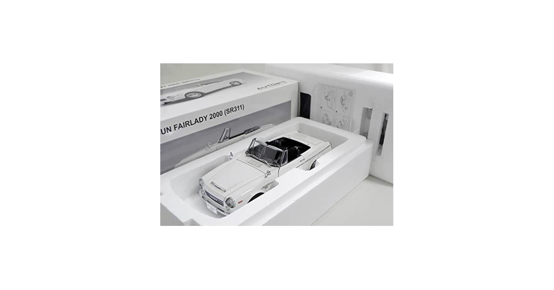 Amazon | オートアート 1/18 ダットサン フェアレディ 2000