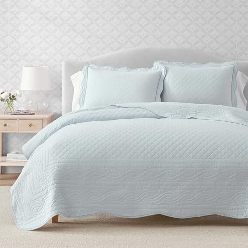 Image of Martha Stewart - Queen Size Quilt Set, Soft & Breathable Cotton Percale Quilted Bedding with Matching Pillowcases, Scalloped Edge Bed Set, Vintage Scallop Blue