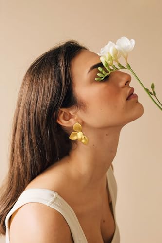CLASSYZINT Gold Floral Earrings for Women Irregular Leaf Earrings 3D Bloom Design Hypoallergenic Jewelry2