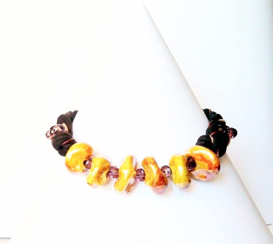 Collar de Trapillo Marrón con Piezas de Cerámica Naranja y Amarilla, Cristal Morado, Cuero Marrón, Bolas Doradas, Moderno, Elegante, Boho Chic, Regalos para Ella, Regalo Mujer