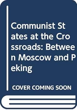 Paperback Communist States at the Crossroads: Between Moscow and Peking Book