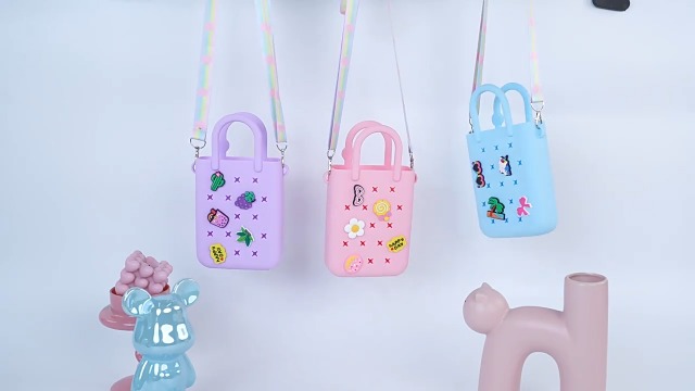 Mini bolso de silicona con cremallera y correa ajustable miniatura 7