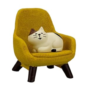 Miniature Cat Figurines with Small Sofa – Resin Mini Cat Figures, Kitten Miniature Desk Accessories – Perfect Cute Cat Gift for Cat Lovers(Yellow Sofa)