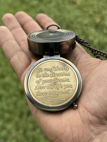 Brújula de Bolsillo de Latón con Cita de Thoreau miniatura 5