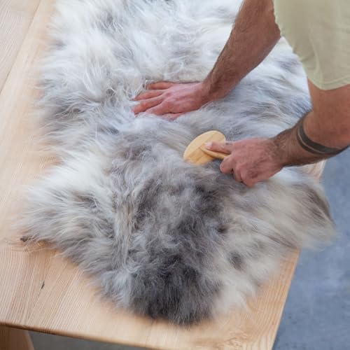 Schaffellbürste | Eco Luxury Bamboo | The Wool Co | Perfekt, um Ihren alten Teppich wieder zum Leben zu erwecken |