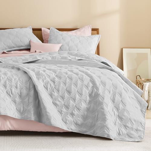 Image of Litanika Oversized King Quilt Bedding Set, 128x120 Inch Super King Light Grey Comforter Bedspreads Lightweight Bed Coverlets Boho Bedding Cover Decor All Season,3 Pieces (1 Quilt, 2 Pillowcases)