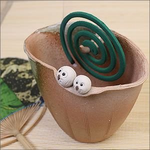 Amazon.co.jp: 夏の風物詩！ 信楽焼 森のペアふくろう蚊遣り器 【kr