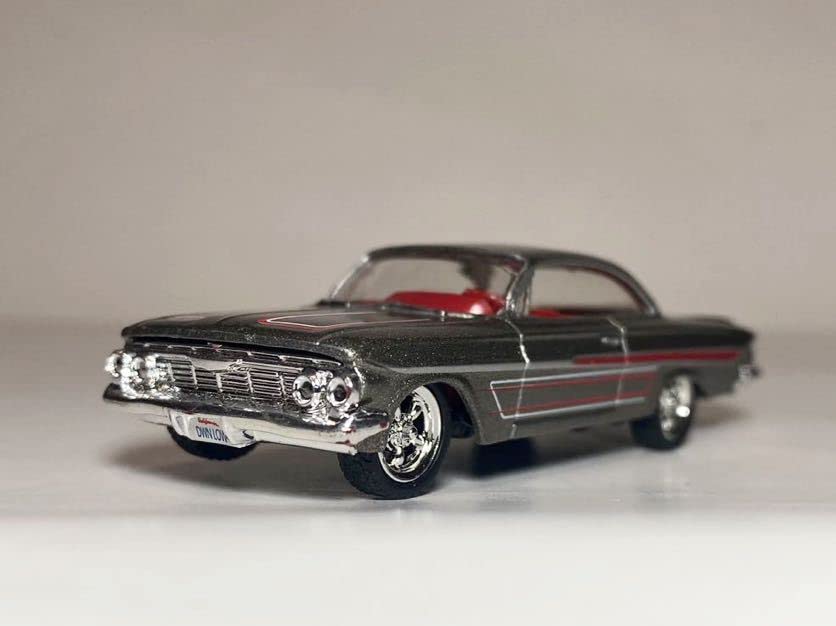 Amazon | Revell 1/64 LOWRIDERS '61 CHEVY IMPARA レベル
