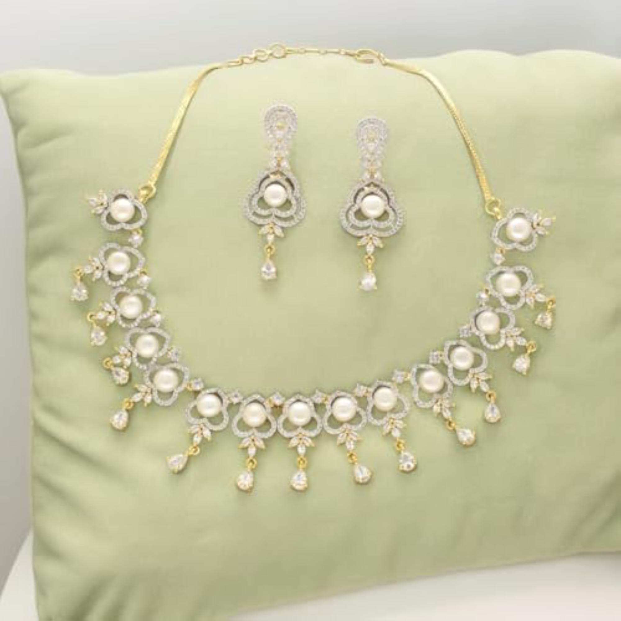 Women's Lustrous White Pearl Necklace Set, Elegant Gift