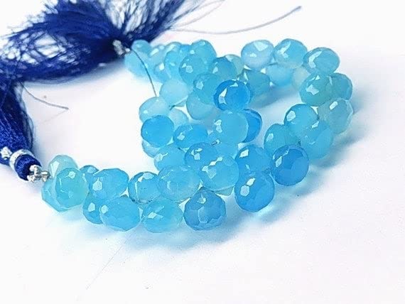 Calcédoine bleue gemme briolette pour joaillerie artisanale