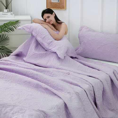Image of EVENHUG Oversized King Quilt California King Size Lightweight Bedding Set Reversible Bedspread Coverlets for All Seasons 3 Piece (Purple 120 inchx128 inch)