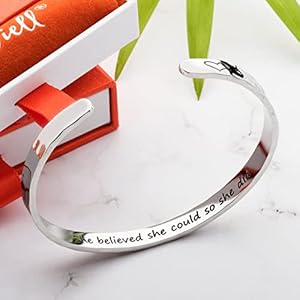 Carviell Bracelets for Women Personalized Gifts for Her Mom Best Friend Inspirational Friendship Cuff for Teen Girls Engraved Birthday Gift Jewelry