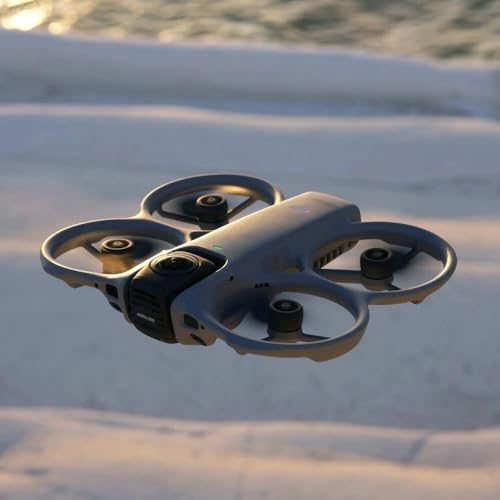 DJI Avata 360 Fly More Combo (RC 2), 360°-Drohne mit 1-Zoll-8K-360°-Imaging für FPV- und Luftaufnahmen, 360°-Kameradrohne mit Propellerschutz. Enthält die RC 2 für präzise Steuerung und drei Akkus.