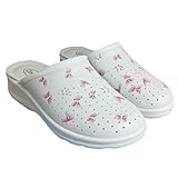 Sandales confortables en cuir perforé. Plantaire en cuir et semelle en caoutchouc. La chaussure a été conçue pour le bien-être complet du pied. La semelle en matériau souple amortit l'impact du pied avec le sol, évitant les vibrations nocives aux articulations. La semelle anatomique perforée augmente la surface d'appui du pied tout en permettant une plus grande stabilité. Matériel extérieur : cuir Matériel intérieur : cuir Type de fermeture : sans fermeture