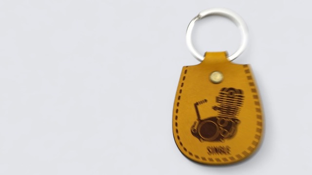 Amazon.co.jp: [NONINA] キーホルダー キーチェーン 本革製 イタリアン