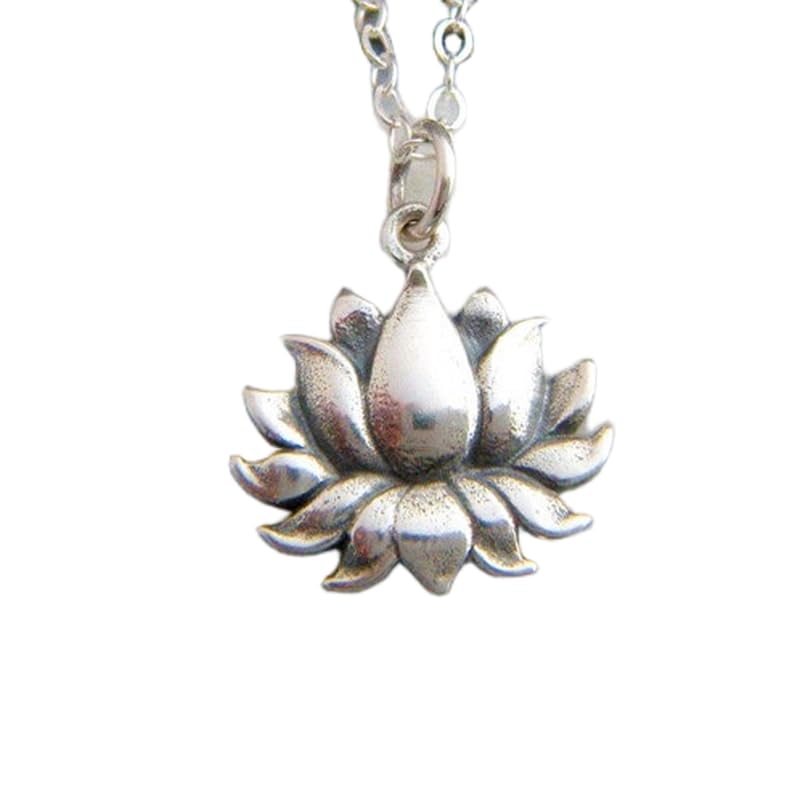 Collier fleur de lotus argent 925 pour éviter les bijoux ternes