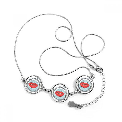 Collier baroque avec pendentif rond motif lèvres et fleur : bijou artistique chic